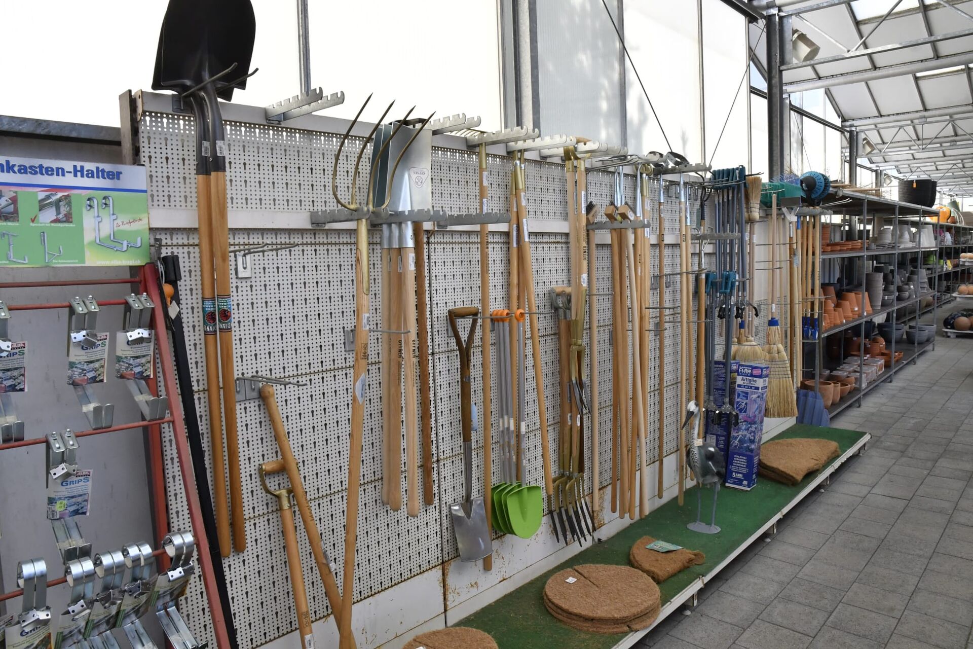 Töpfe und Werkzeuge - Jakob-Markt mit Gartencenter in Zollbrück - Ihr